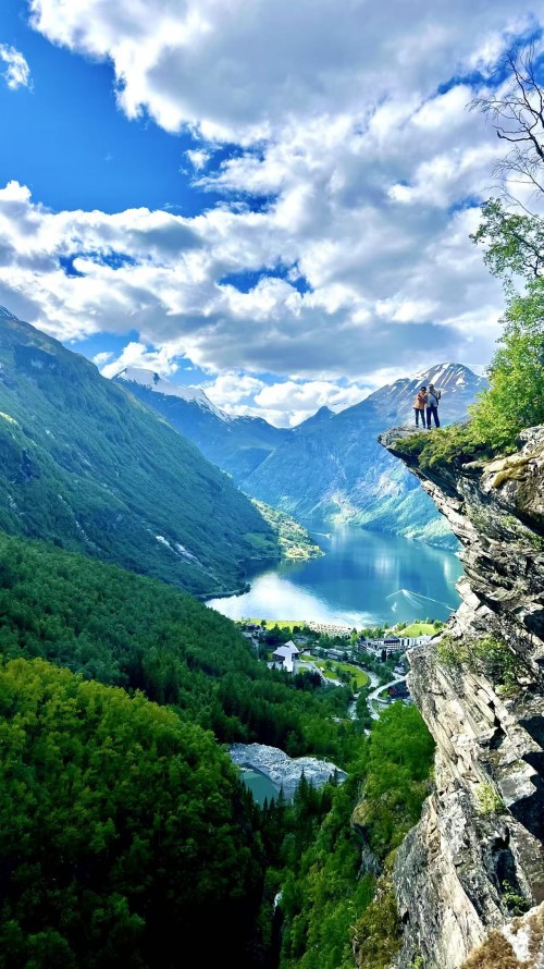 北欧绝世景色，独特地貌全景•挪威峡湾+冰岛环岛15日深度游