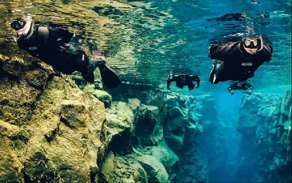 冰岛黄金圈一日巡礼：从雷克雅未克到自然奇观