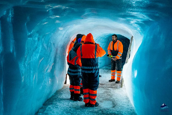 冰与火之歌：雷克雅未克至朗格冰川一日纪行