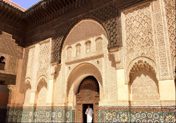 摩洛哥漫游：从红色之城到蓝色小镇的千年之旅