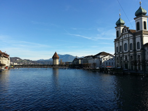 夢幻法瑞•浪漫法國•普羅旺斯+湖光山色瑞士8日風情遊（日內瓦往返）