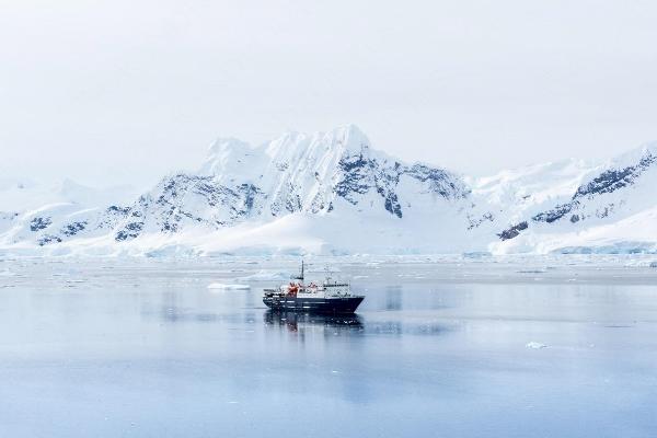 奧特陸斯號（Ortelius） – 北極斯瓦爾巴群島探險家 -進入浮冰區（8天7晚）