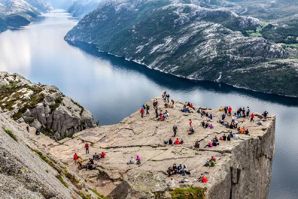 斯塔万格与吕瑟峡湾之旅：一场通往北欧壮丽奇境的轮回