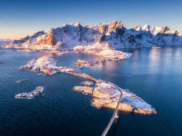 北极圈内的峡湾画卷：一次穿越罗弗敦群岛的公路之旅