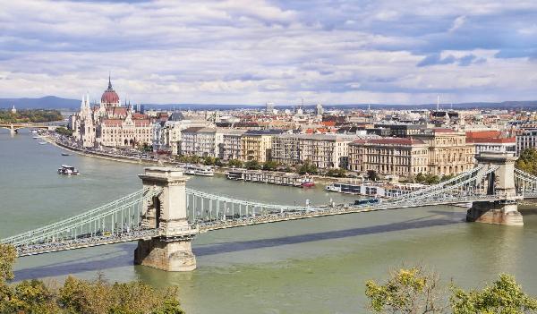 奧地利維也納往返：斯洛伐克布拉迪斯拉發一日遊（英文團|13小時）【含1小時老爺車體驗及返程多瑙河遊船】